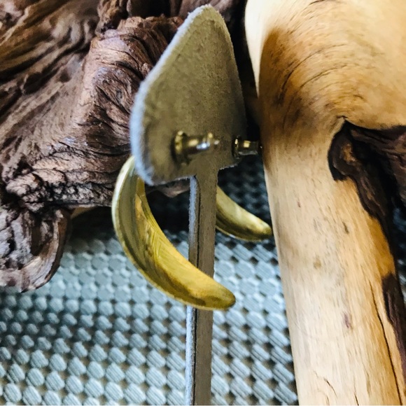 Vintage Costume Etched Gold Tone Geometric Drop Post 1.25” Earrings - Picture 9 of 10